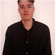 Chico de 18 años que necesita dinero para su familia , soy simpático , dinámico , divertido , tengo 3 hermanos pequeños que les doy clases y están encantados , me encantan los niños , buscaría clases a niños o niñas de primero de primaria hasta primero de